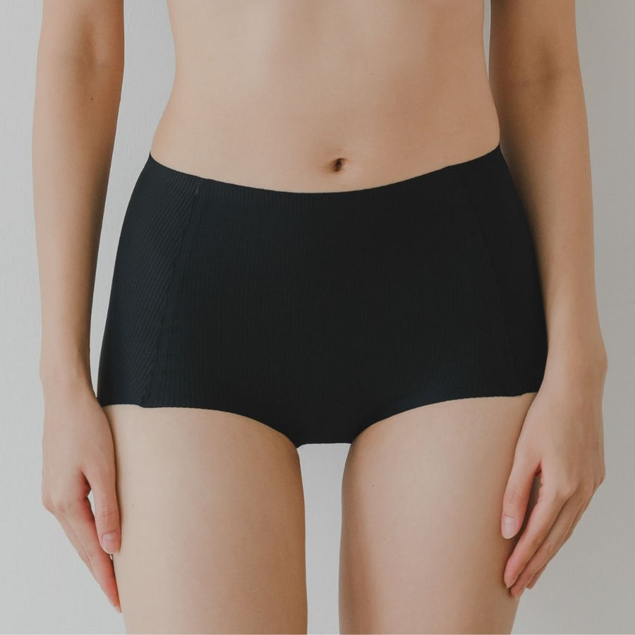 Forme Seamless Super Mid-Rise Rise Cheekie in Black