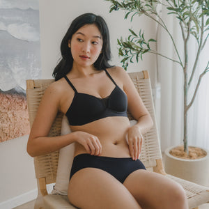 Timeless Essential! Mid-Rise Seamless Cheekie in Black