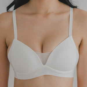 Timeless Essential! Mesh Lightly-Lined Seamless Wireless T-Shirt Bra in White