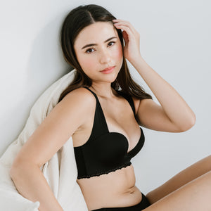 The Smooth U! Seamless U-Plunge Push Up Wireless Bra in Black (Size M Only)