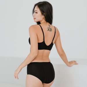 Hello Period! Seamless Mid-Rise Cheekie in Buttery Black