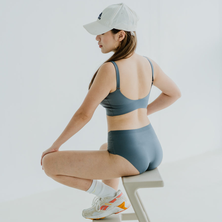 AIR-LEISURE Midi U-Back Seamless Bra in Dark Grey