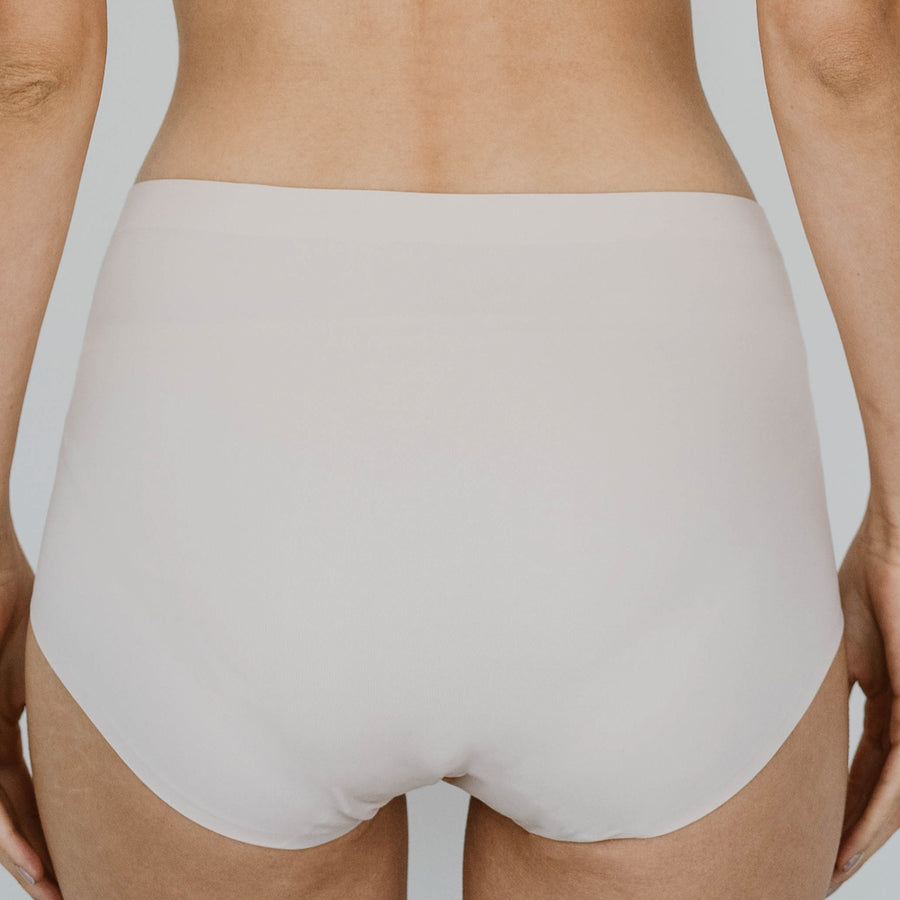 Premium Mid-Rise Seamless Butthugger in Beige Nude
