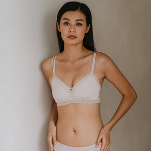 The Silky Smooth! Lace Trim Lightly-Lined Wireless Bra in Creme Crepe