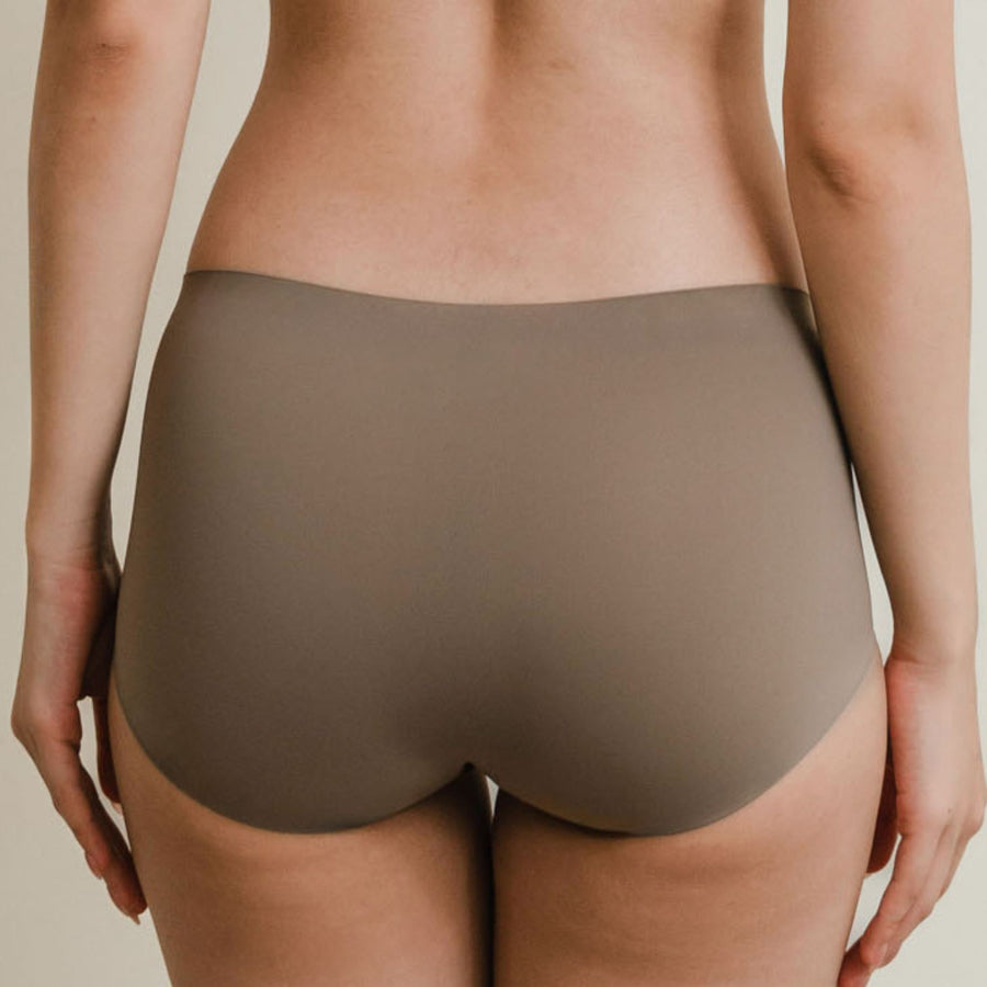 Premium Mid-Rise Seamless Butthugger in Hojicha