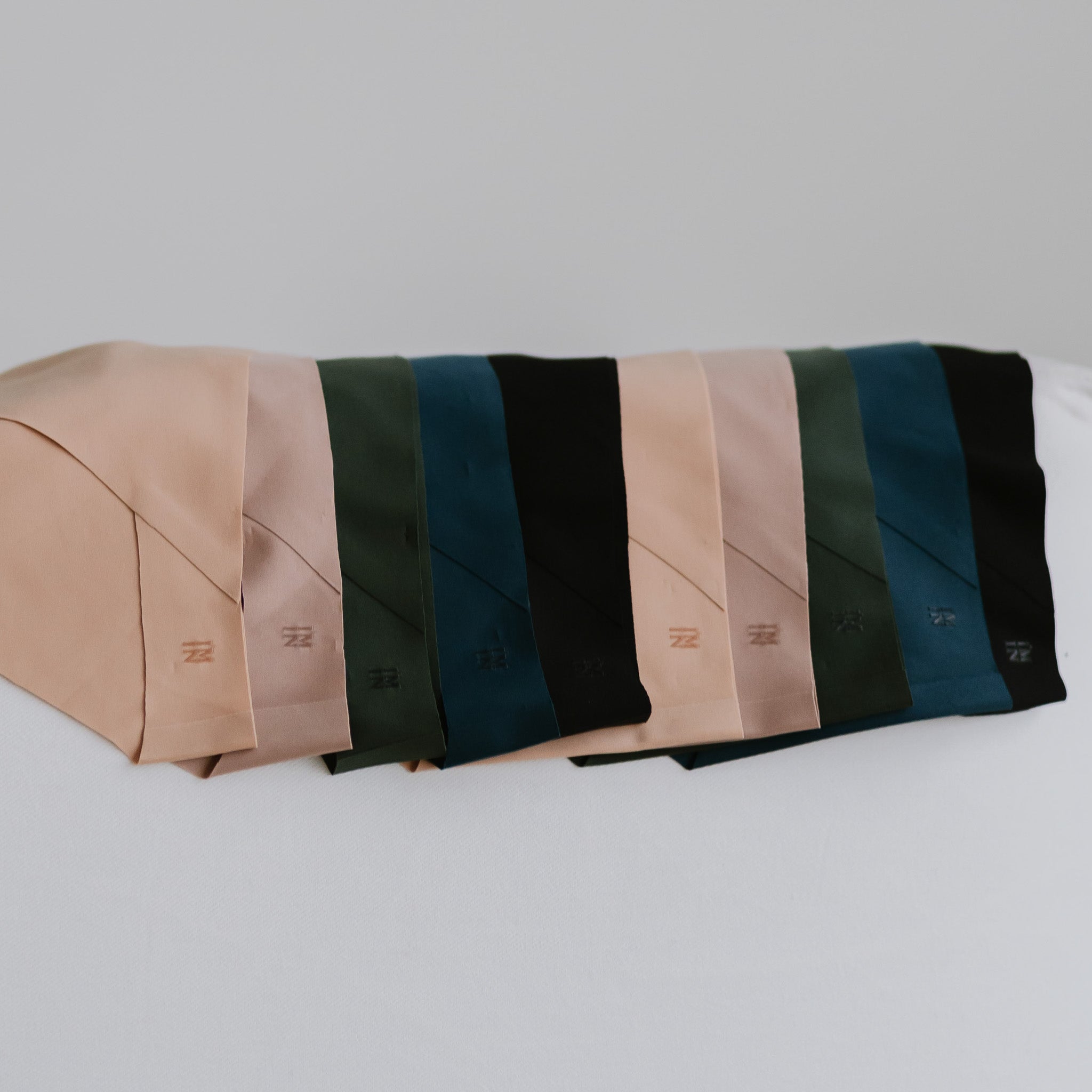 air-ee Mid-Rise Sleek Seamless Cheekie (Signature Edition)