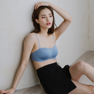 Minimalist Chic! Lightly-Lined Seamless Strapless Wireless Bra in Berry Frost