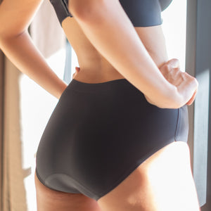 Oomph! Classic Mid-Rise Seamless Cheekie in Black