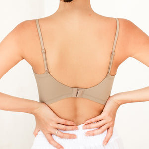 Minimalist Ultra-Smooth Concealer! Lightly-Lined Seamless Strapless Wireless Bra in Toffee Latte