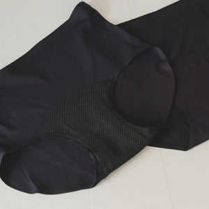 Hello Period! Overnight Seamless Mid-Rise Cheekie in Buttery Black