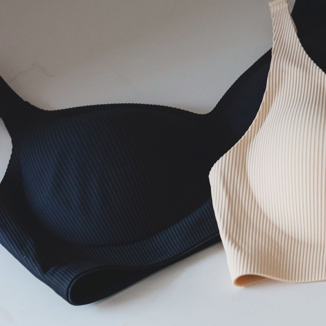 Forme+ V-plunge Wireless Seamless Bra (Machine Wash Edition) in Black