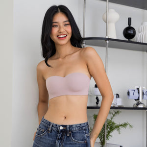 Full Scoop! Seamless Lightly-lined Anti-slip Strapless Wireless Bra in Creamy Sakura