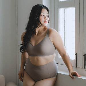 Forme Seamless Super Mid-Rise Rise Cheekie in Storm Mocha