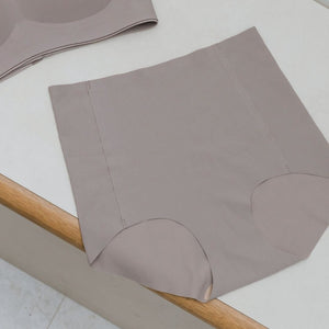 Forme Seamless Super Mid-Rise Rise Cheekie in Storm Mocha