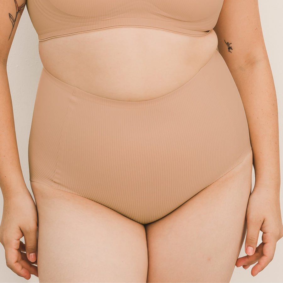 Forme Seamless Super Mid-Rise Cheekie in Toffee