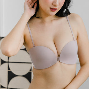 365 Front Clasps Anti-Slip Seamless Strapless Wireless Bra in Creamy Sakura