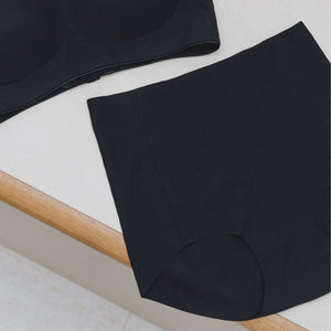 Forme Set in Black