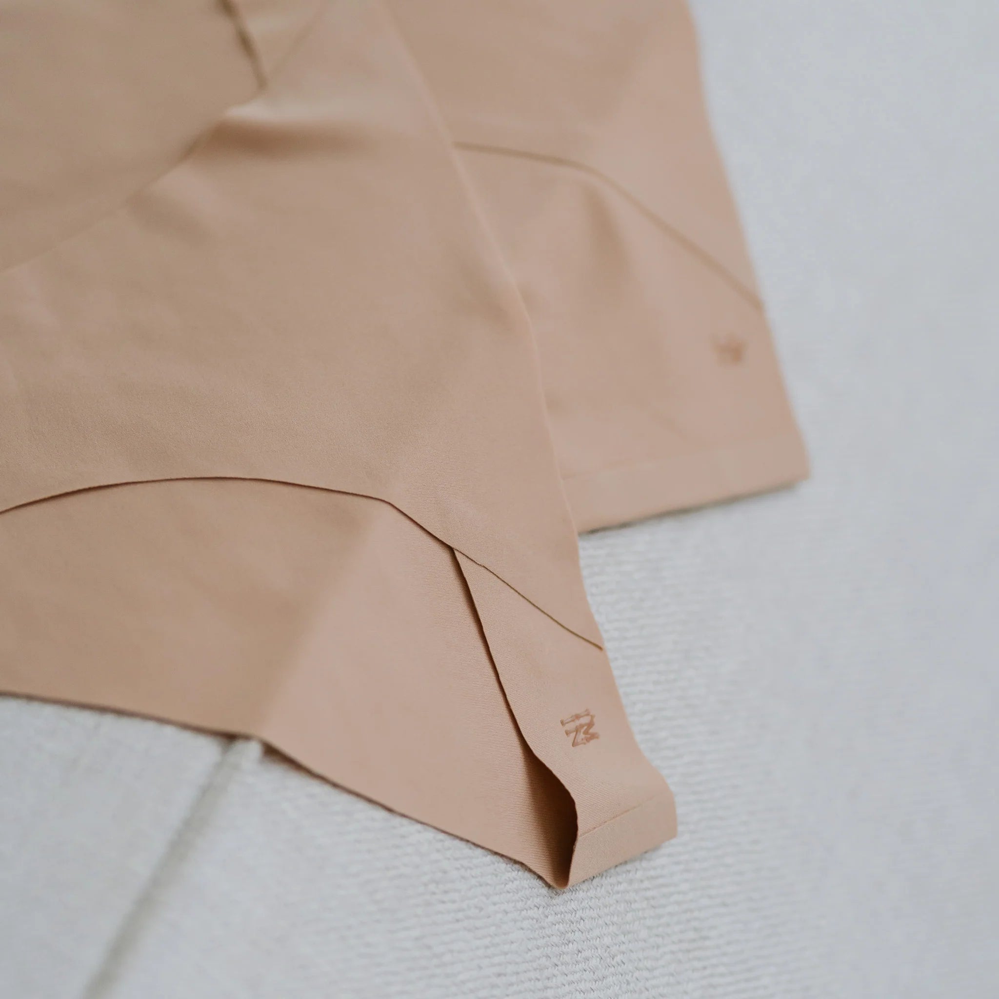 air-ee Low-Rise Sleek Seamless Cheekie (Signature Edition)
