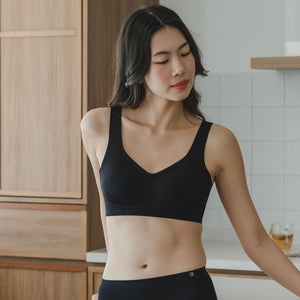 Air-ee Seamless Bra in Black - Thick Straps (Signature Edition)