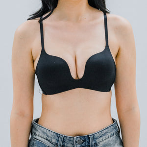 Invisible Curve! Deep U-Plunge Lightly-lined Wireless Bra in Black