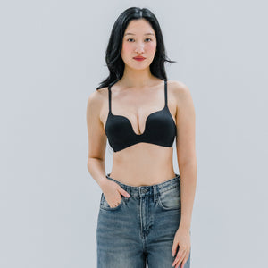 Invisible Curve! Deep U-Plunge Lightly-lined Wireless Bra in Black