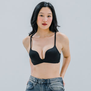 Invisible Curve! Deep U-Plunge Lightly-lined Wireless Bra in Black