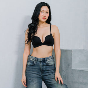 Invisible Curve! Deep U-Plunge Lightly-lined Wireless Bra in Black