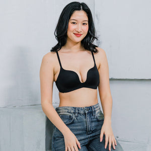 Invisible Curve! Deep U-Plunge Lightly-lined Wireless Bra in Black