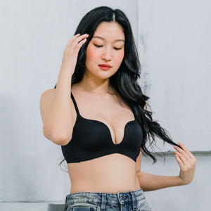 Invisible Curve! Deep U-Plunge Lightly-lined Wireless Bra in Black