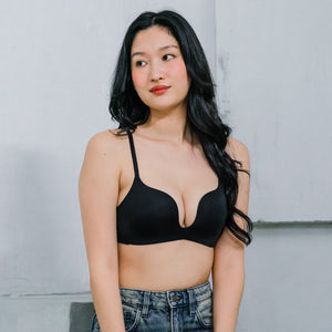 Invisible Curve! Deep U-Plunge Lightly-lined Wireless Bra in Black