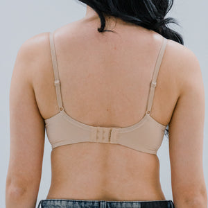 Invisible Curve! Deep U-Plunge Lightly-lined Wireless Bra in Chai Nude