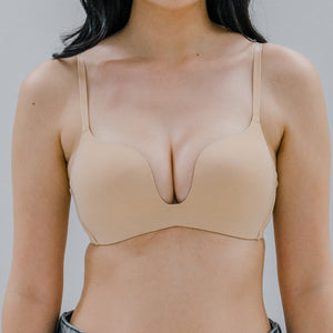 Invisible Curve! Deep U-Plunge Lightly-lined Wireless Bra in Chai Nude