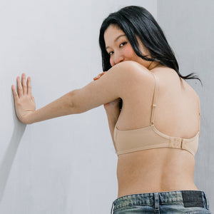 Invisible Curve! Deep U-Plunge Lightly-lined Wireless Bra in Chai Nude