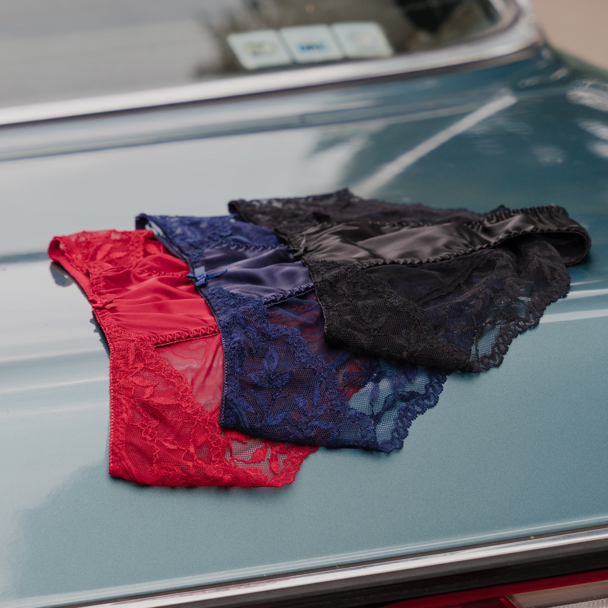 OOH-LA-LA! Lace Low-Rise Cheekie