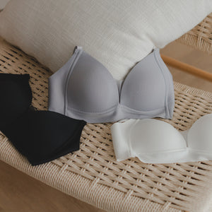 Timeless Essential! Mesh Lightly-Lined Seamless Wireless T-Shirt Bra in White
