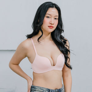 Invisible Curve! Deep U-Plunge Lightly-lined Wireless Bra in Strawberry Soufflé