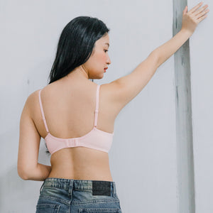 Invisible Curve! Deep U-Plunge Lightly-lined Wireless Bra in Strawberry Soufflé