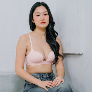 Invisible Curve! Deep U-Plunge Lightly-lined Wireless Bra in Strawberry Soufflé