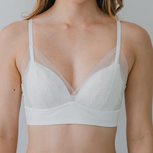 Feathery-Light Lace Mesh! Seamless Lightly-Lined Wireless Bra in Icing