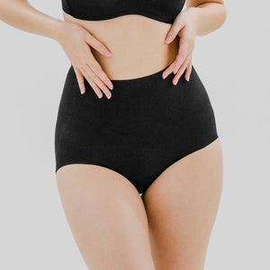 air-Shaper! No-Wedgie Super Mid-Rise Seamless Cheekie (Medium Compression) in Black