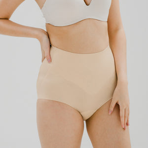 air-Shaper! No-Wedgie Super Mid-Rise Seamless Cheekie (Medium Compression) in Butter Nude