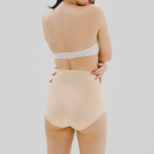 air-Shaper! No-Wedgie Super Mid-Rise Seamless Cheekie (Medium Compression) in Butter Nude