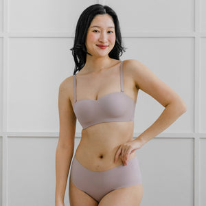 Full Scoop! Seamless Lightly-lined Anti-slip Strapless Wireless Bra in Creamy Sakura