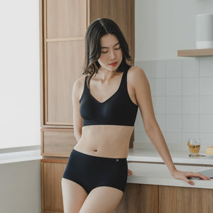 Air-ee Seamless Bra in Black - Thick Straps (Signature Edition)