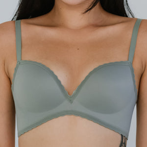 Perky Curves! Lace-Trim Lightly-Lined Wireless Bra in Matte Matcha