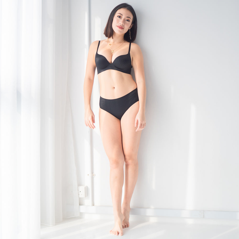 OOMPH! Velvet-Matte Teardrop 2-Way Wireless Push Up Bra in Black