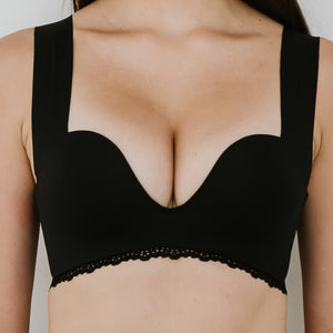 The Smooth U! Seamless U-Plunge Push Up Wireless Bra in Black (Size M Only)
