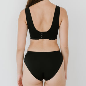 The Smooth U! Seamless U-Plunge Push Up Wireless Bra in Black (Size M Only)