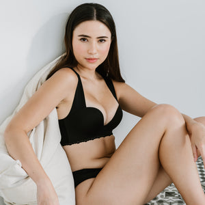 The Smooth U! Seamless U-Plunge Push Up Wireless Bra in Black (Size M Only)