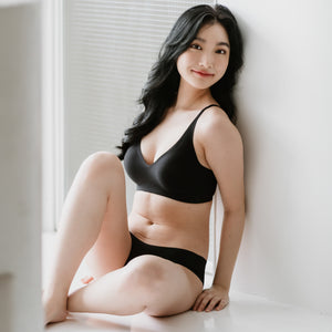 Air-ee Seamless Bra in Black - V-Neck (Signature Edition)